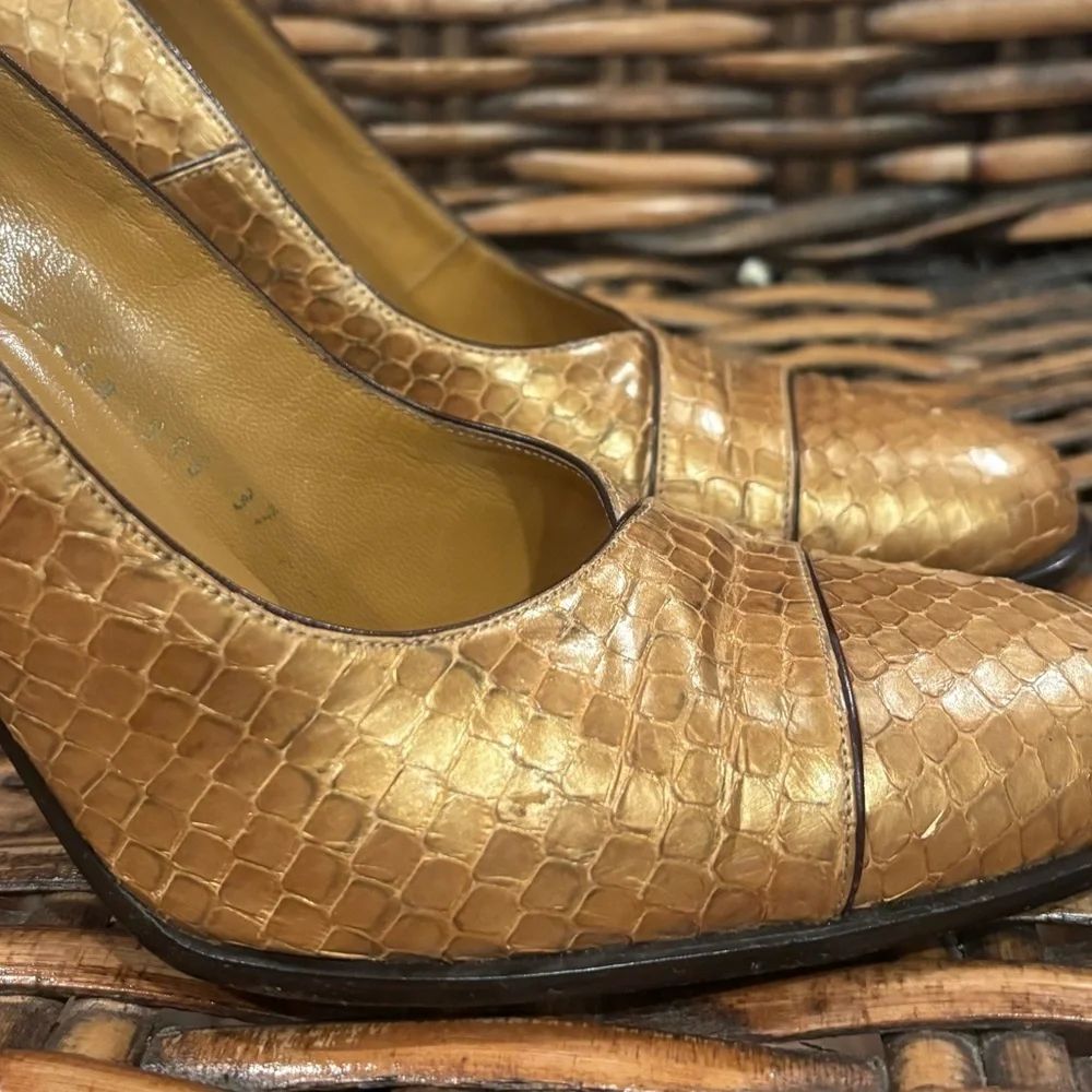 Casadei Gold Textured Heels in size 7 - Picture 3 of 13